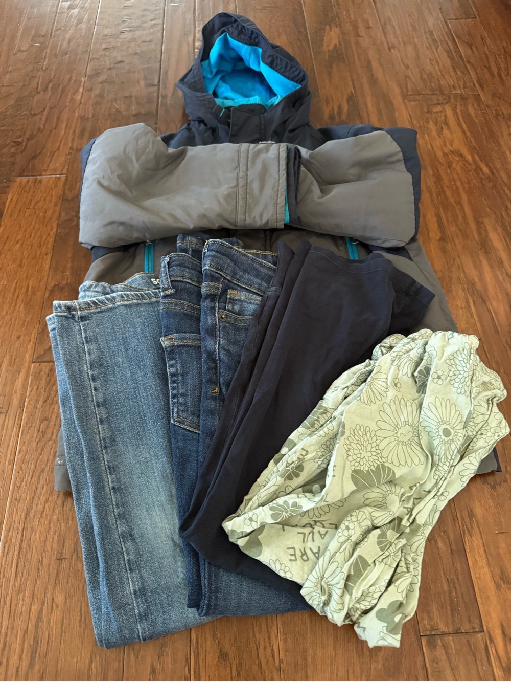 Girl cloth bundle size 6